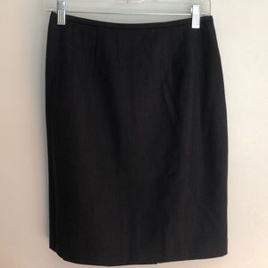 Tahari Grey Fabric Skirt with liner size 8 M 20”L